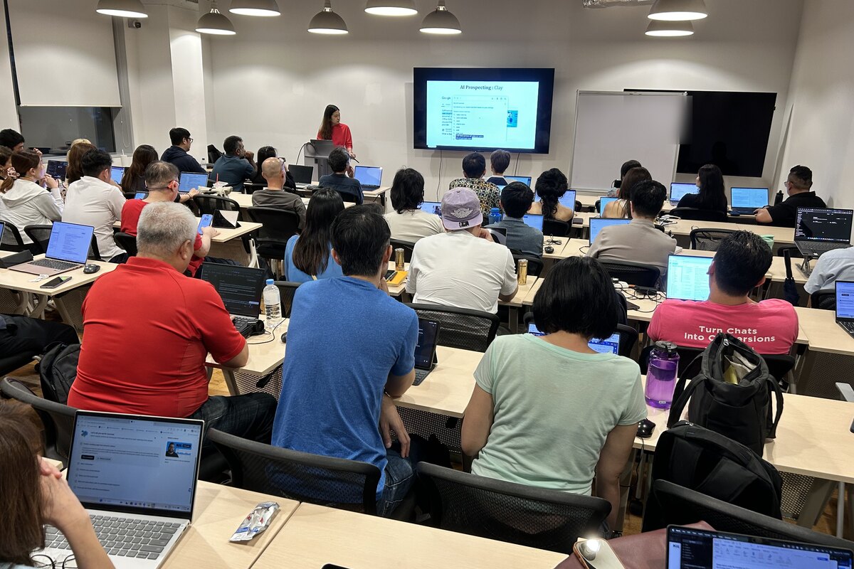 Community speaker Charmain presenting the Clay outbound workflow to a full room at AI Power Users Meetup 05, ERC Institute